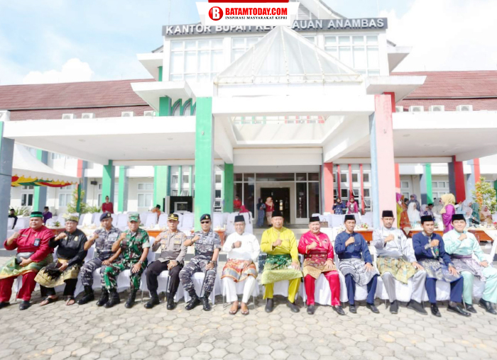 Foto bersama Bupati, Wakil Bupati, FKPD dan kepala OPD serta Ormas, Tokoh Adat dan Tokoh Agama
